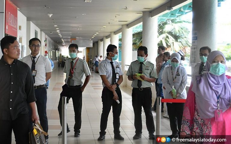 Ada petugas kesihatan datang kerja walaupun bergejala