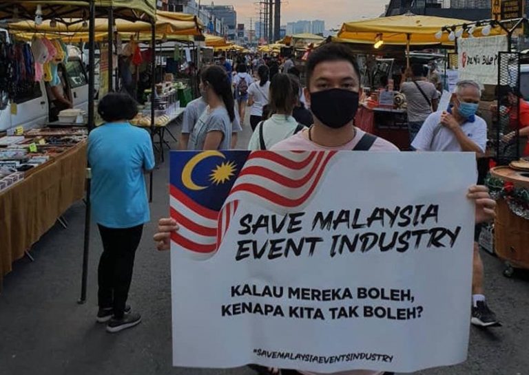 Lone protestor haunts night markets
