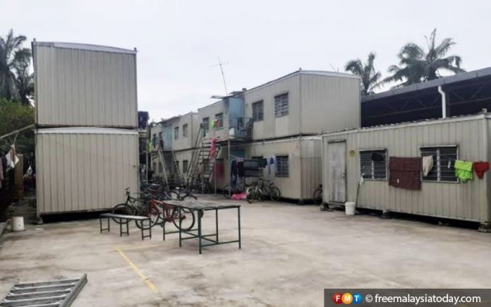 Asrama kontena sempit dihuni lebih 100 pekerja Bangladesh