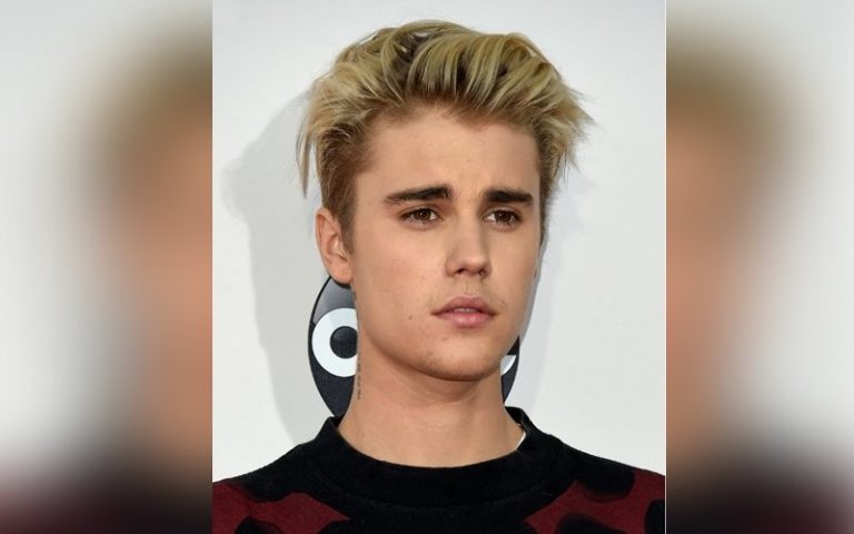 Justin Bieber teams up health workers on Christmas song
