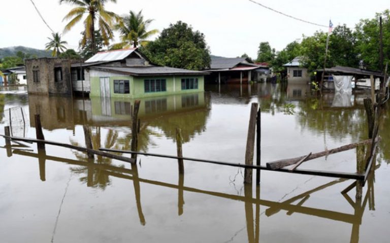 Lebih 8,000 mangsa banjir dipindah di Terengganu, Kelantan