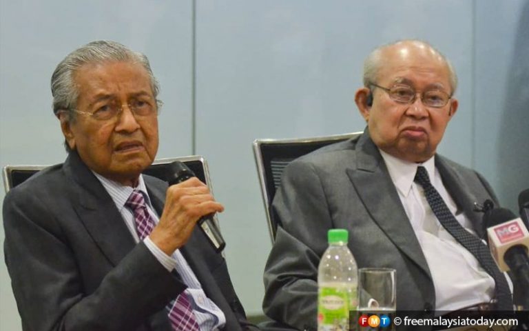 Forget party lines in final budget vote, say Dr M and Ku Li