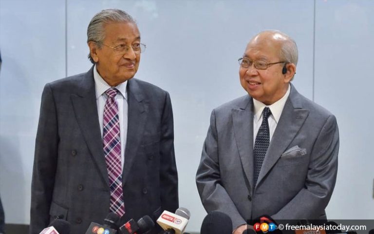 Gandingan veteran Dr M-Ku Li tawar khidmat selamatkan negara
