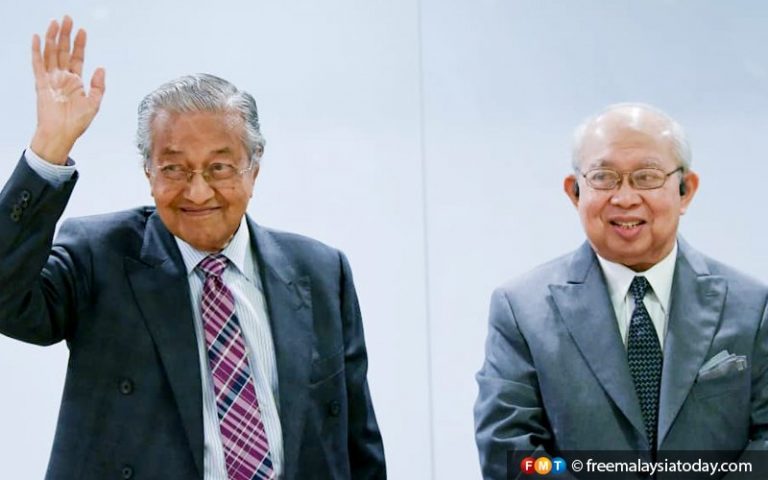 Akar umbi UMNO Gua Musang terkilan Ku Li kembali bersama Dr M