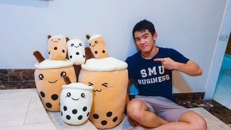 Kegilaan teh boba terus memuncak dengan koleksi patung comel