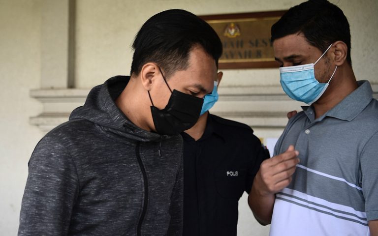 Pegawai imigresen hadapi 17 tuduhan terima rasuah lebih RM20,000