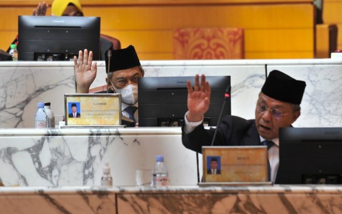 Calm down, Muhyiddin tells Johor PPBM assemblymen