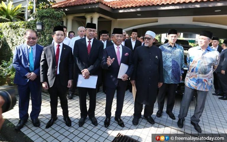 Perak MB’s fall a warning from Umno, says analyst