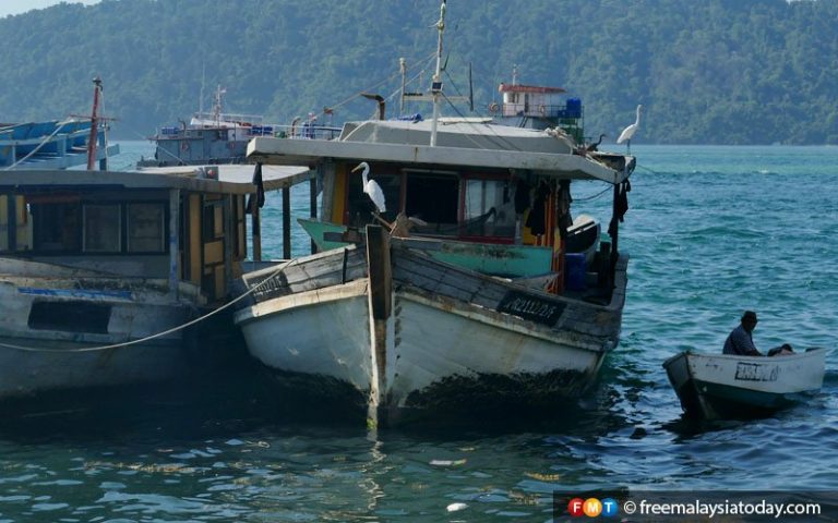 RM8,000 passes for foreigners too much, say Kelantan deep sea boat operators