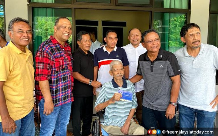 Lagenda bolasepak Namat Abdullah meninggal dunia