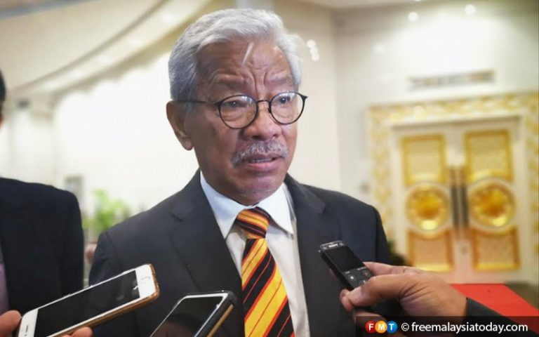 Warisan ‘takut’ tuntut hak minyak, gas dari Dr M, kata Masing