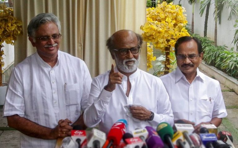 Rajinikanth tak jadi ceburi politik kerana ‘amaran tuhan’