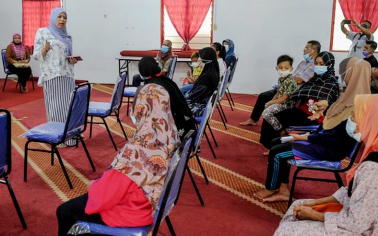 JKM tawar 8,000 jawatan kontrak tahun depan, kata menteri