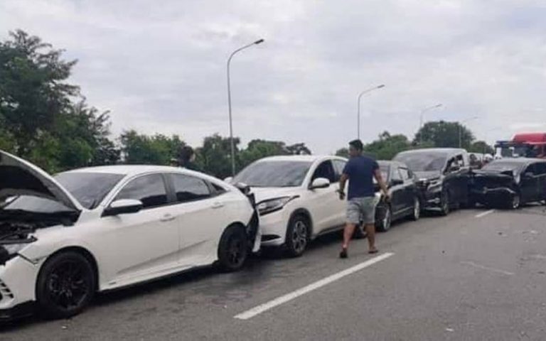 12km-long highway jam after 11 vehicles collide