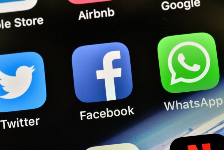 Russian parliament backs bill letting Moscow block US social media