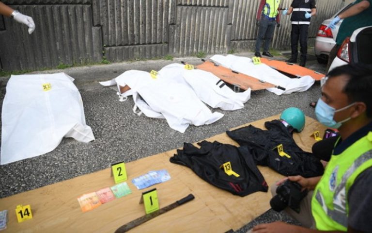 Cops shoot dead 4 robbers who ram their car into food delivery rider
