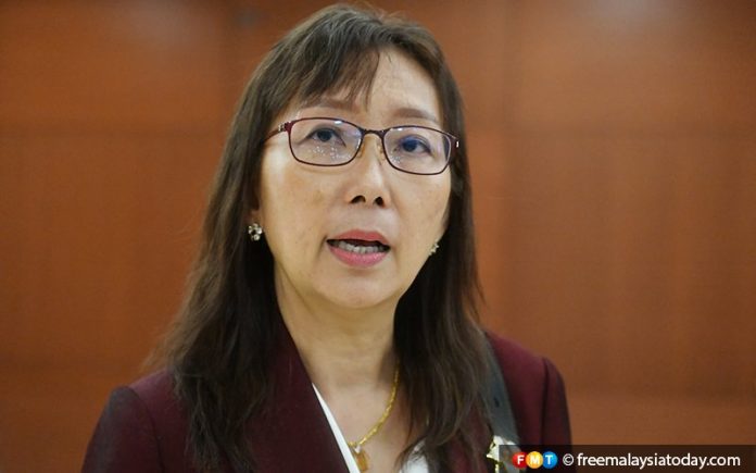 Larang premis halal pamer produk ‘Merry Christmas’, Teresa mahu kerajaan perjelas pendirian