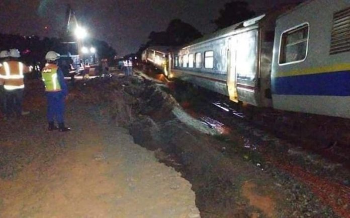 Tanah mendap, kereta api penumpang ke JB Sentral tergendala