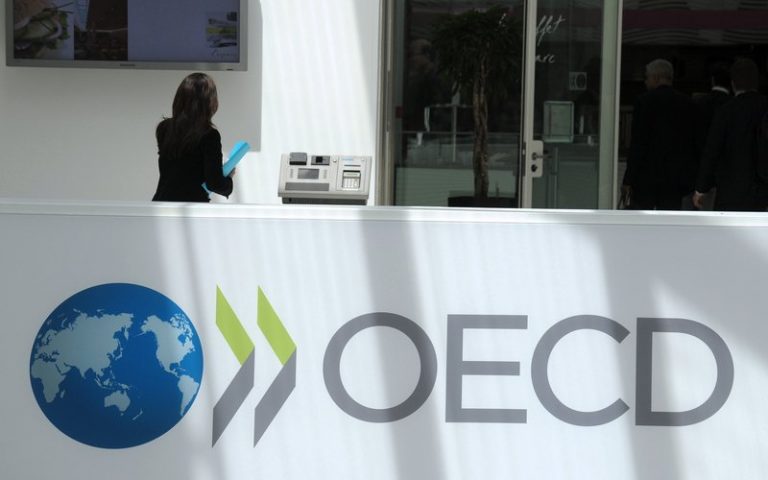 Experts predict world economy to recover from pandemic by next year