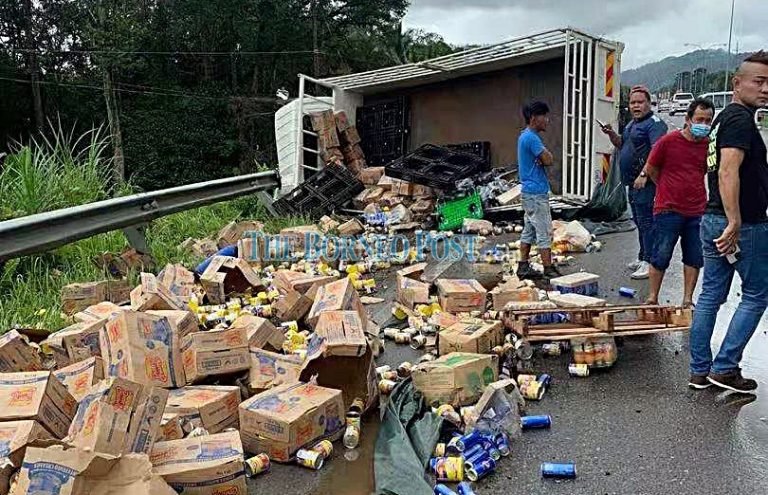 Lorry overturns after being rear-ended by 4WD at Jalan Kuching-Serian