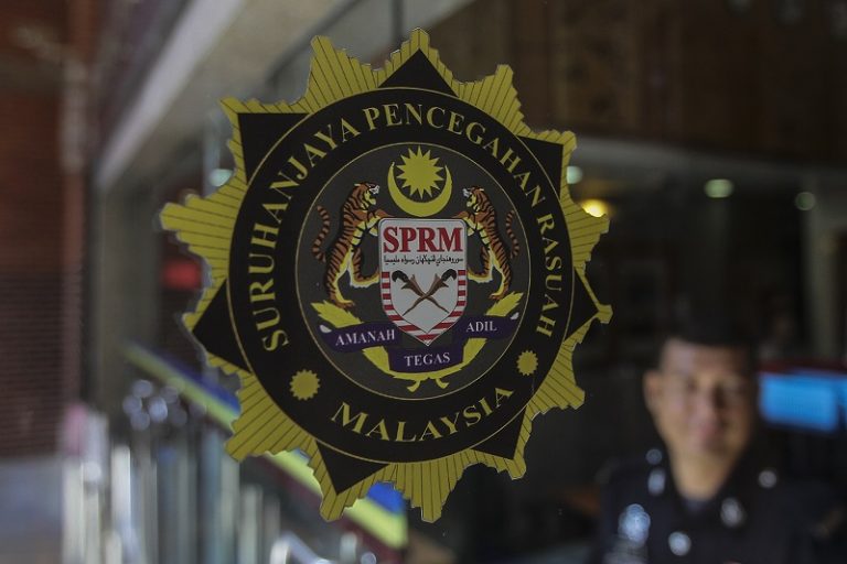Four men in remand for impersonating as DPP and MACC officers