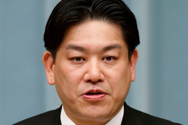 Ex-minister dies of Covid-19 as Japan shuts foreigners out