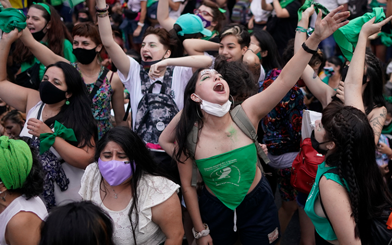 Argentina’s lower house votes to legalise abortion