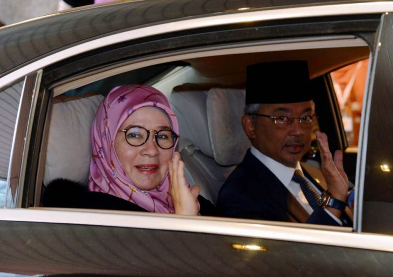 Agong sends donations to families of health personnel killed in crash in Pahang