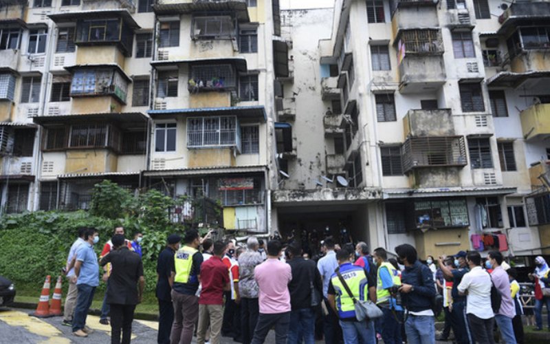 Rumah pangsa lama akan dibina semula dengan kemudahan seperti kondo, kata Annuar