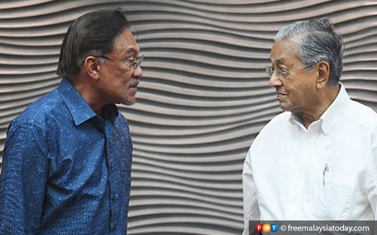 Politik semakin ‘hangat’ tahun depan, kata pakar