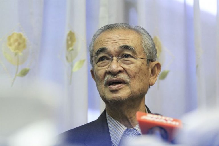 Tun Abdullah, wife convey condolences to Tun Rahah’s family