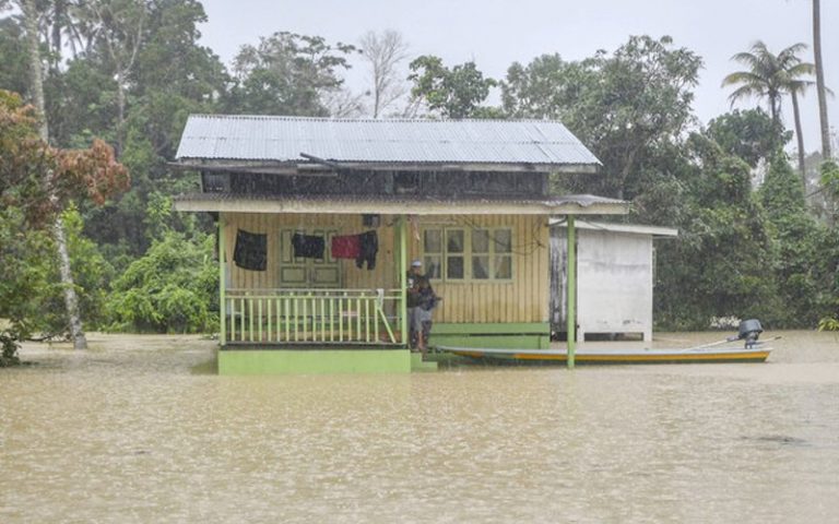 Number of evacuees surges as floods worsen in Terengganu, Kelantan