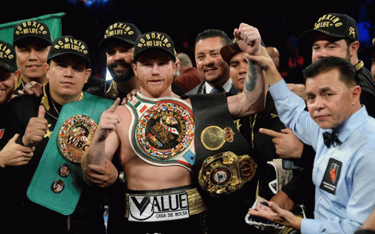 Mexico’s Alvarez overpowers Callum Smith to claim two titles