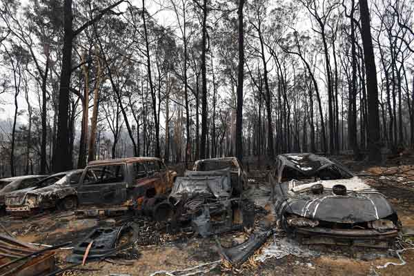 Storms help Australia contain Unesco heritage island fire