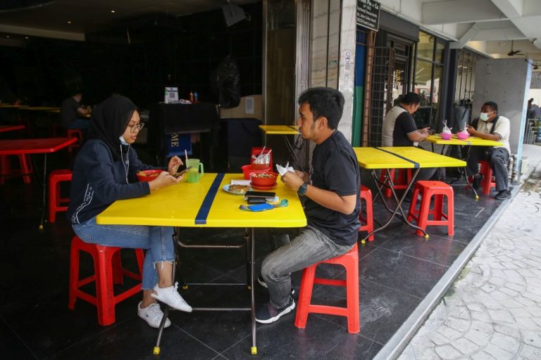 New dine-in rules: No limit on number of customers per table, but social distancing a must, says Ismail Sabri