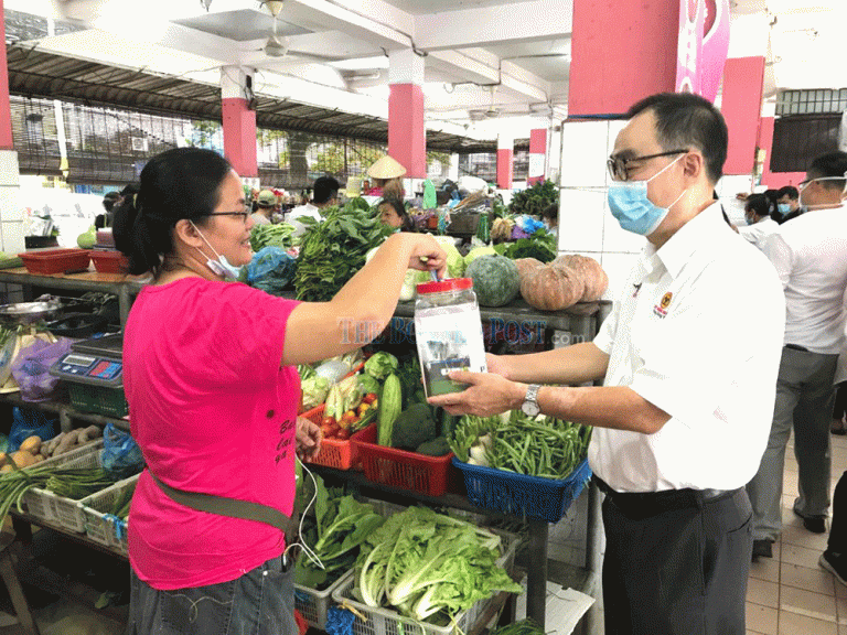 Fund-raiser for new school block goes to Rejang Park Market