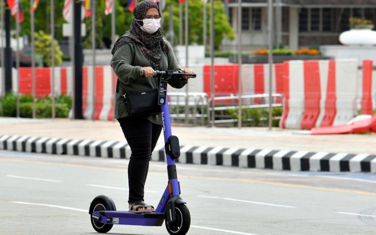 Haram skuter elektrik berada atas jalan raya KL mulai 1 Jan