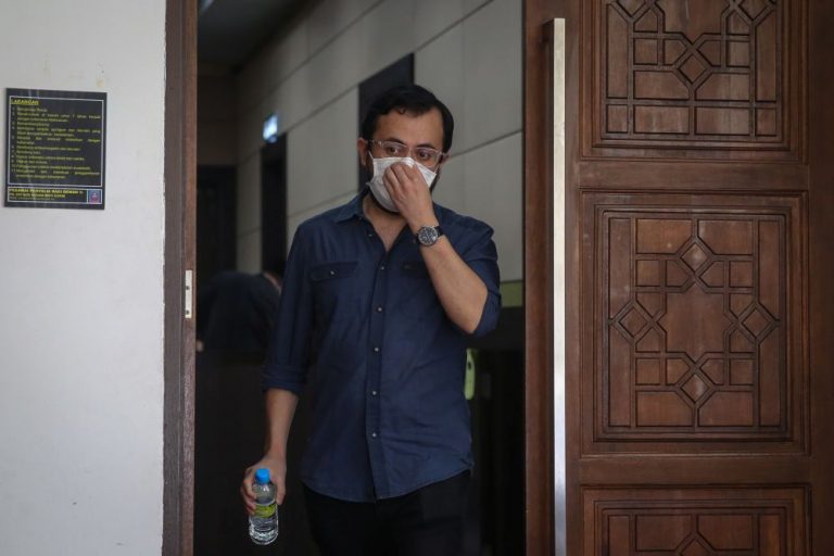 Shariah court to decide on Ezra Zaid’s fate next week, as prosecution seeks DNAA, gag order, forfeiture of books