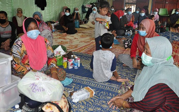 Floods in Kelantan, Pahang worsen, with 2,200 evacuated nationwide