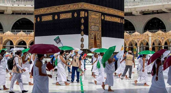 Report: Tour agencies want government to open talks with Saudi Arabia over Haj charges