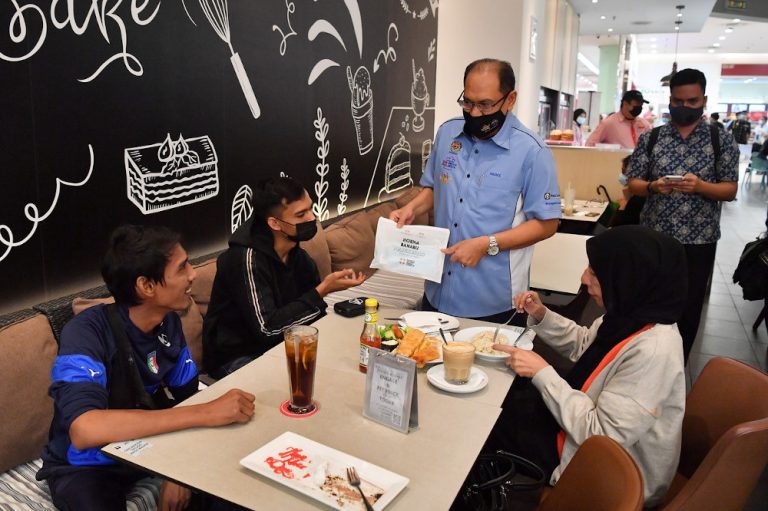 Covid-19: Ministry advises shoppers to accept the new norm to stay safe