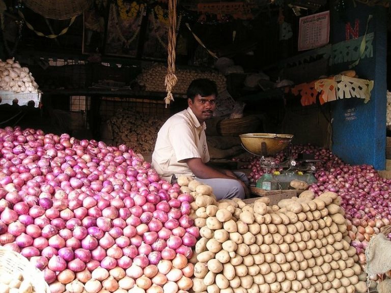 India lifts ban on onion exports as prices plunge