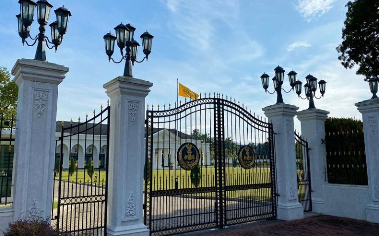 PAS calls off audience with Perak Sultan