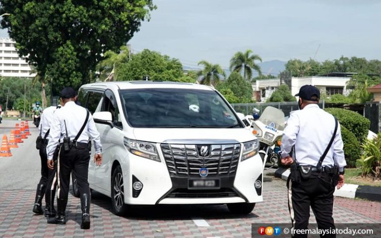 PH leaders arrive at state palace for audience with Perak Sultan
