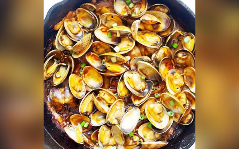 Curried clams: A hawker favourite brought home