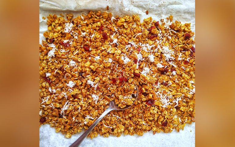 Snowy granola: a comforting Christmas confection