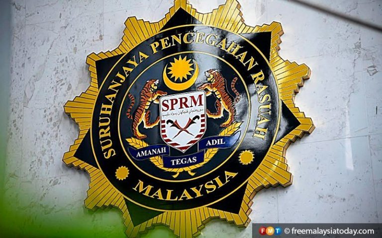Immigration officer nabbed over alleged bribes to free detainees