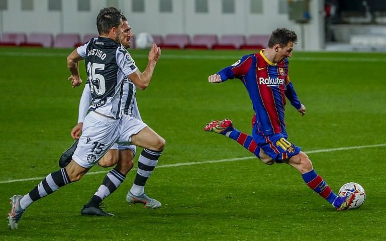 Messi saves lacklustre Barca, Sociedad reclaim top spot