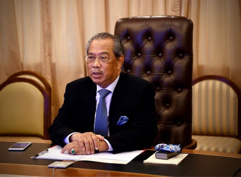 Muhyiddin visits Najib’s mum Tun Rahah at Prince Court Medical Centre