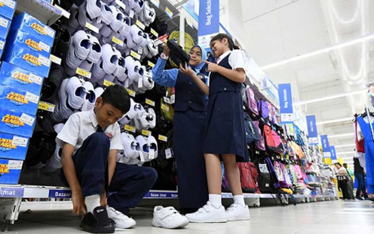 Education ministry says it doesn’t matter if shoes are black or white